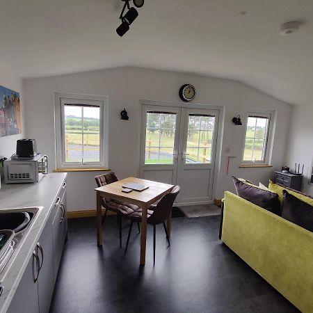 Bumble Bee Cabin Bootle  Extérieur photo