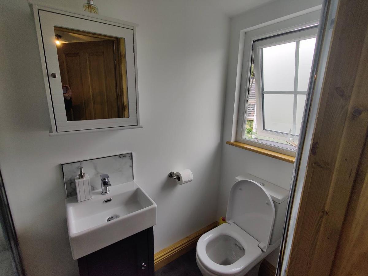 Bumble Bee Cabin Bootle  Extérieur photo
