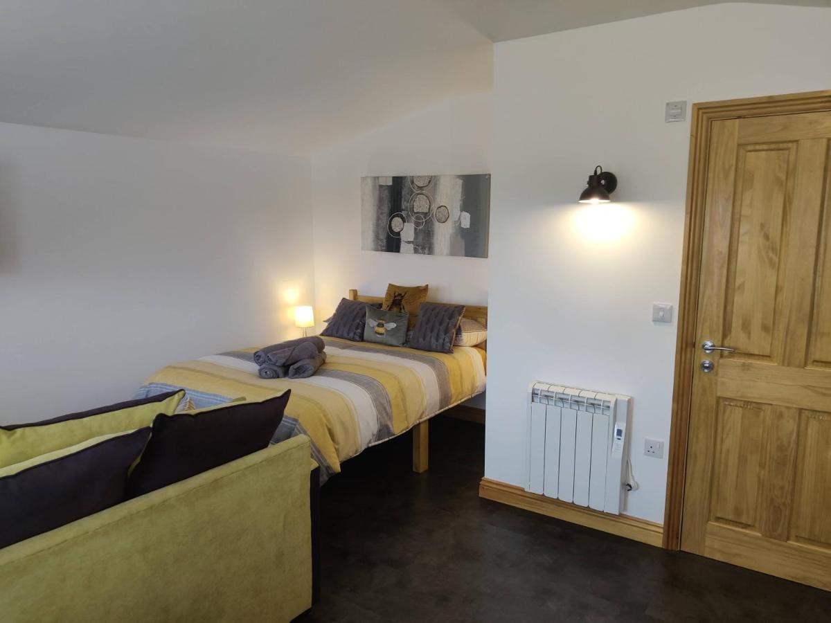 Bumble Bee Cabin Bootle  Extérieur photo