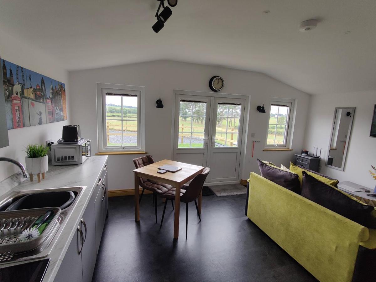 Bumble Bee Cabin Bootle  Extérieur photo